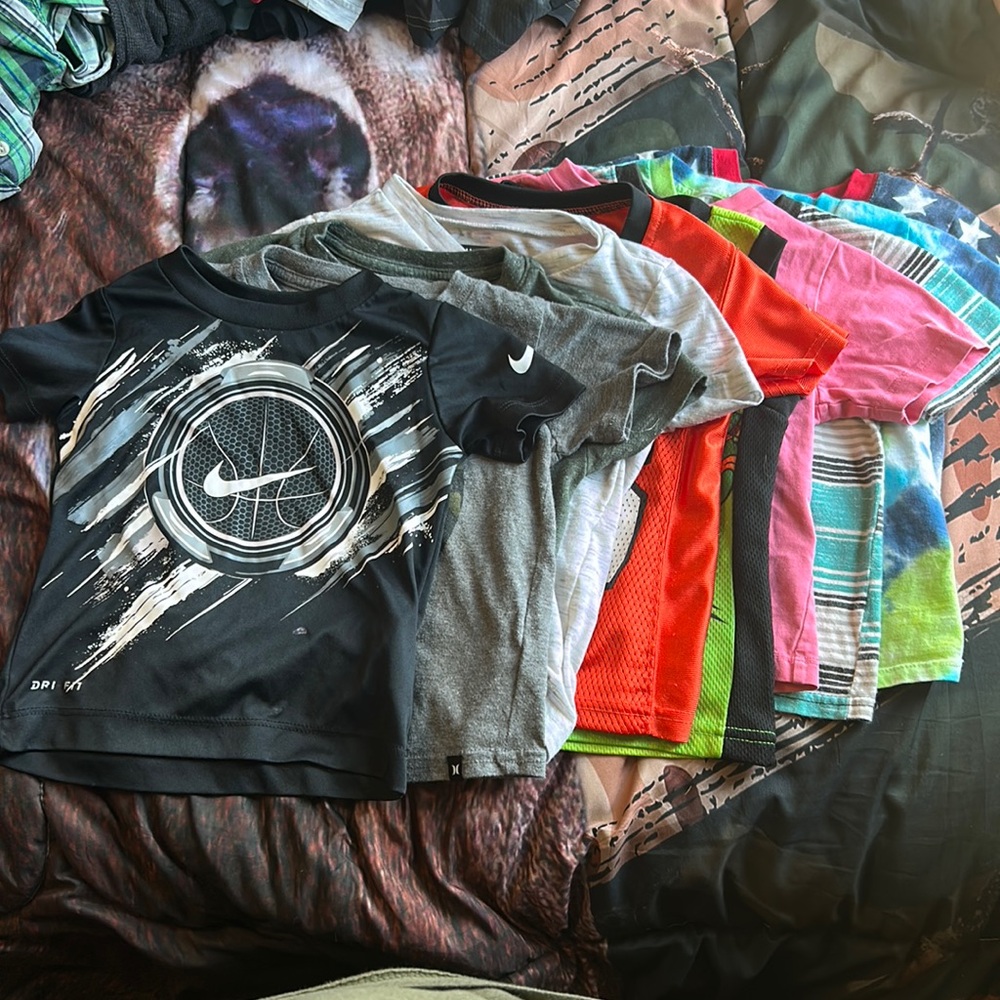 10 2T boys shirts